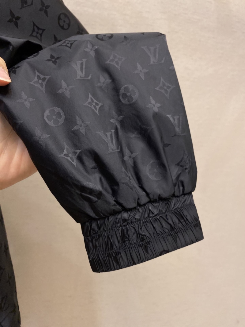 l0vis Vvtt0n outwear